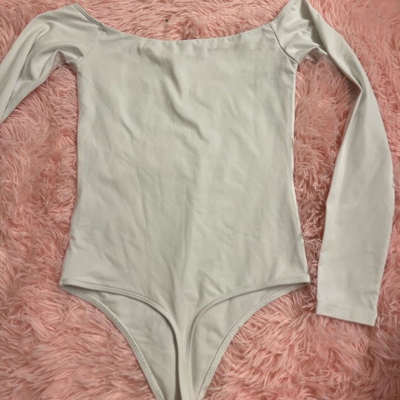 Aritzia Babaton White Long Sleeve Bodysuit - Picture 2 of 3